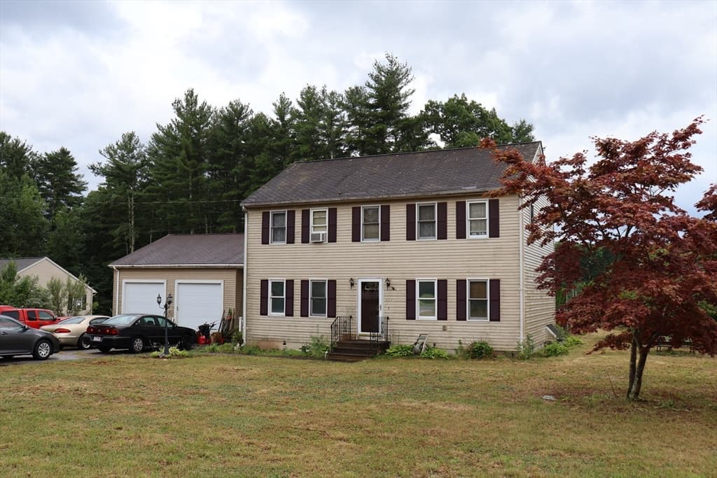 117 Charlton St, Oxford MA 01540