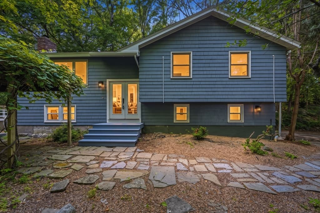 7 Hillcrest Dr, Acton MA 01720