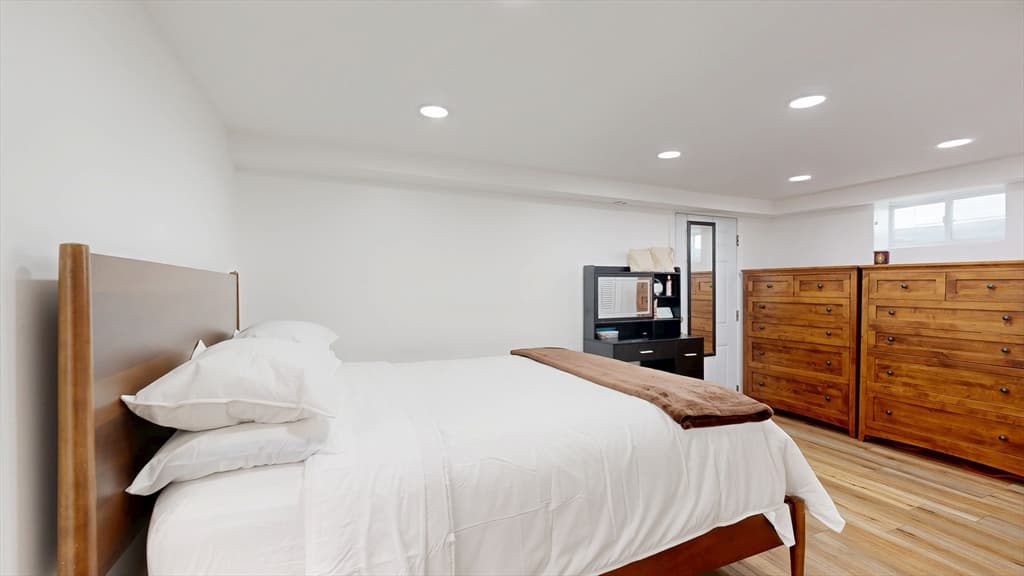 28 Deforest St, Boston MA 02136 photo 17