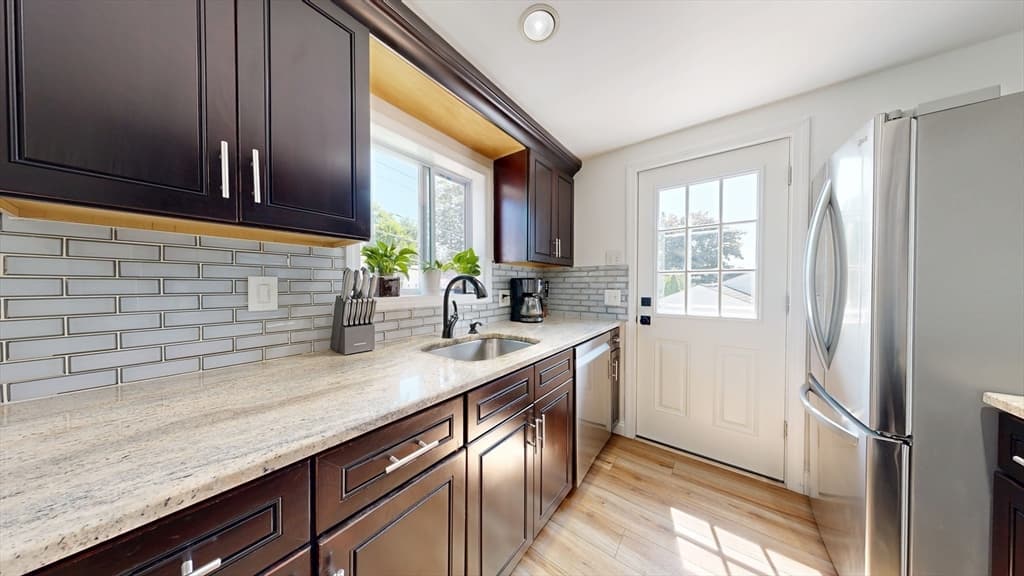 28 Deforest St, Boston MA 02136 photo 7