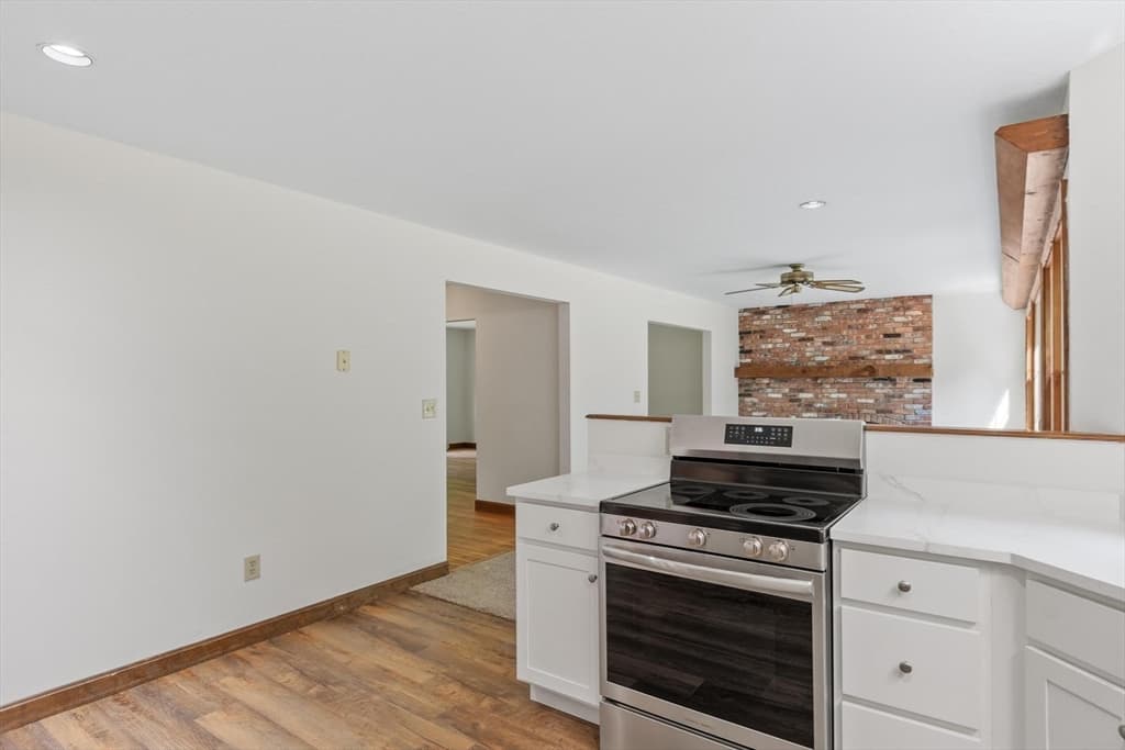 686 Scott Rd, Fitchburg MA 01420 photo 3