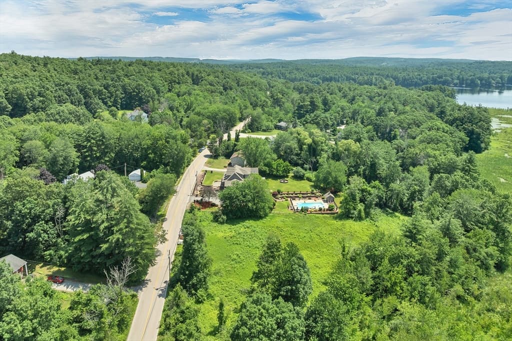 98 Robinson Rd, Hudson NH 03051 photo 42