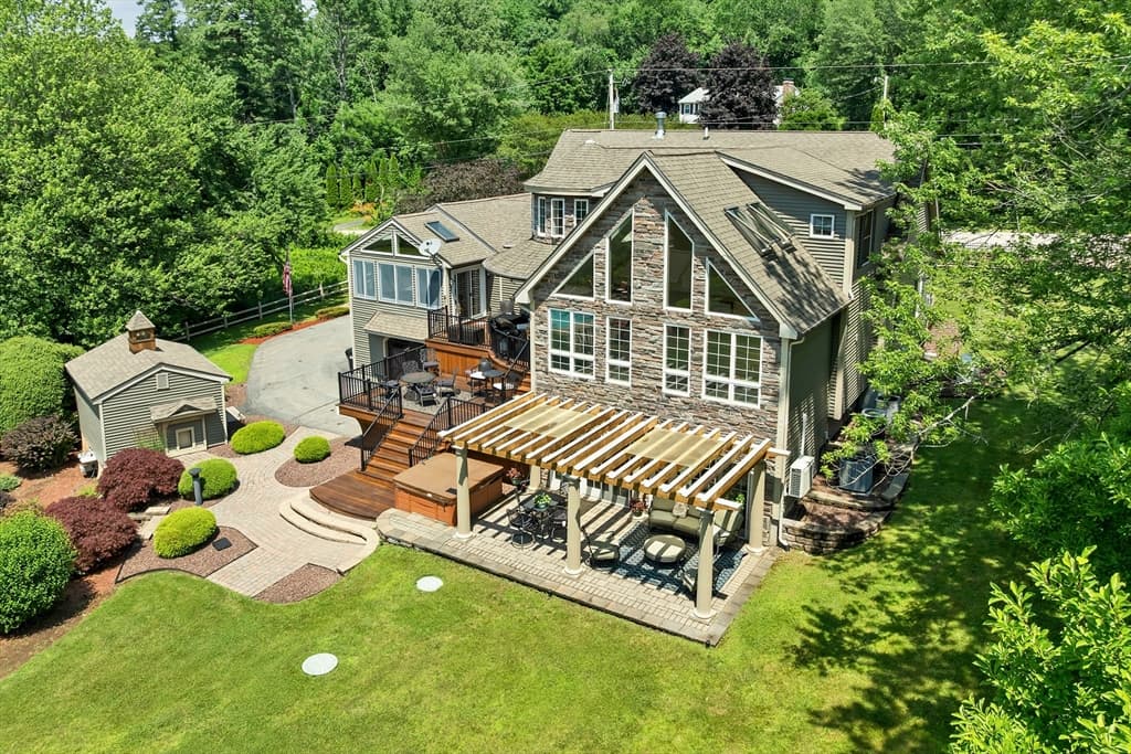 98 Robinson Rd, Hudson NH 03051 photo 8