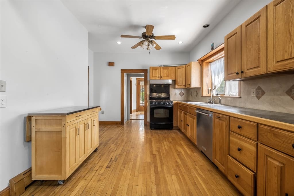 616 Adams St, Quincy MA 02169 photo 20