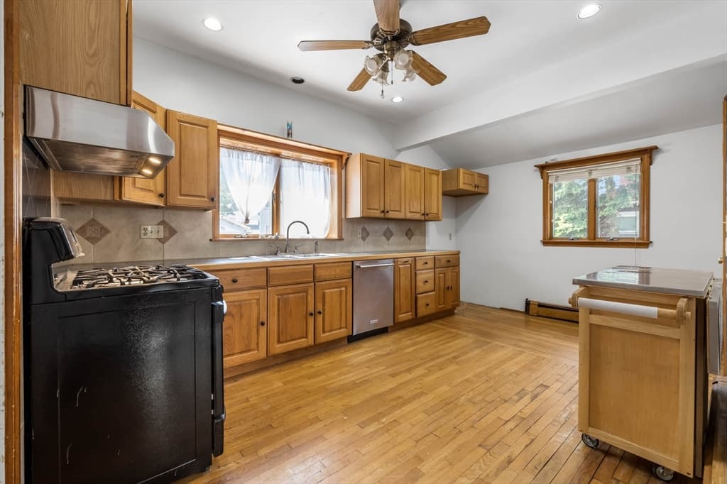 616 Adams St, Quincy MA 02169 photo 18