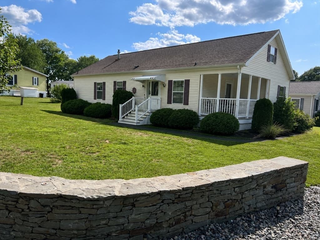 2 Settlers Road, Taunton MA 02780