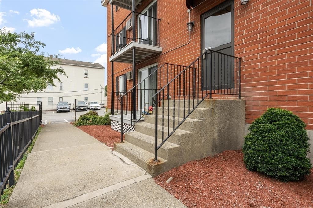 56 Edgeworth # 3, Worcester MA 01605 photo 19