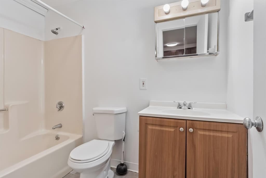 56 Edgeworth # 3, Worcester MA 01605 photo 8