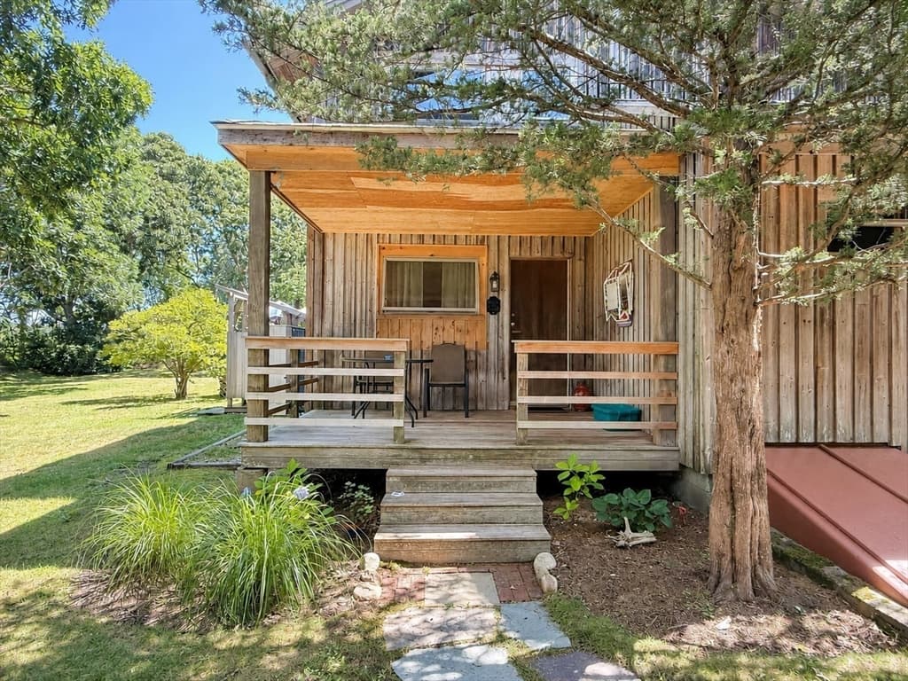 19 Llewellyn Way, Edgartown MA 02539 photo 12