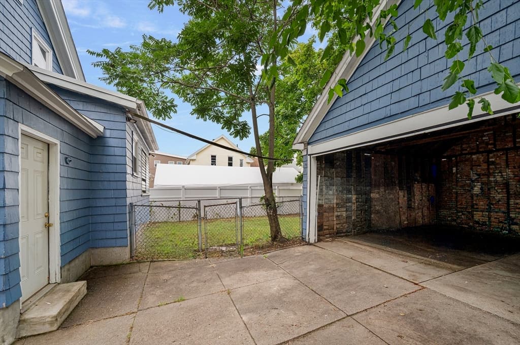 23 Grand St, Providence RI 02907 photo 4