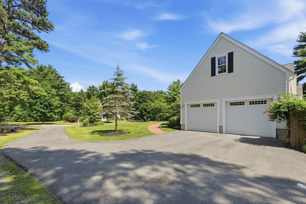 11 Fellowship Cir, Wareham MA 02576 photo 2