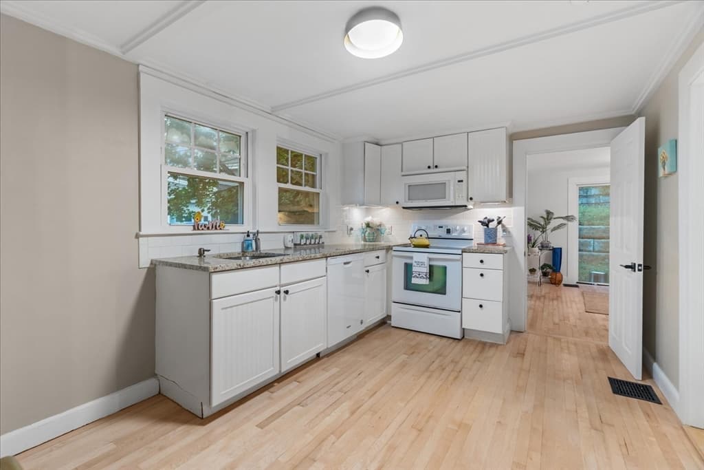 19 Bennett St, Wrentham MA 02093 photo 4