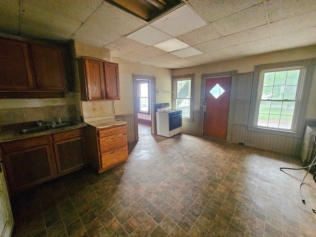 8-10 Aspen St, Ware MA 01082 photo 9