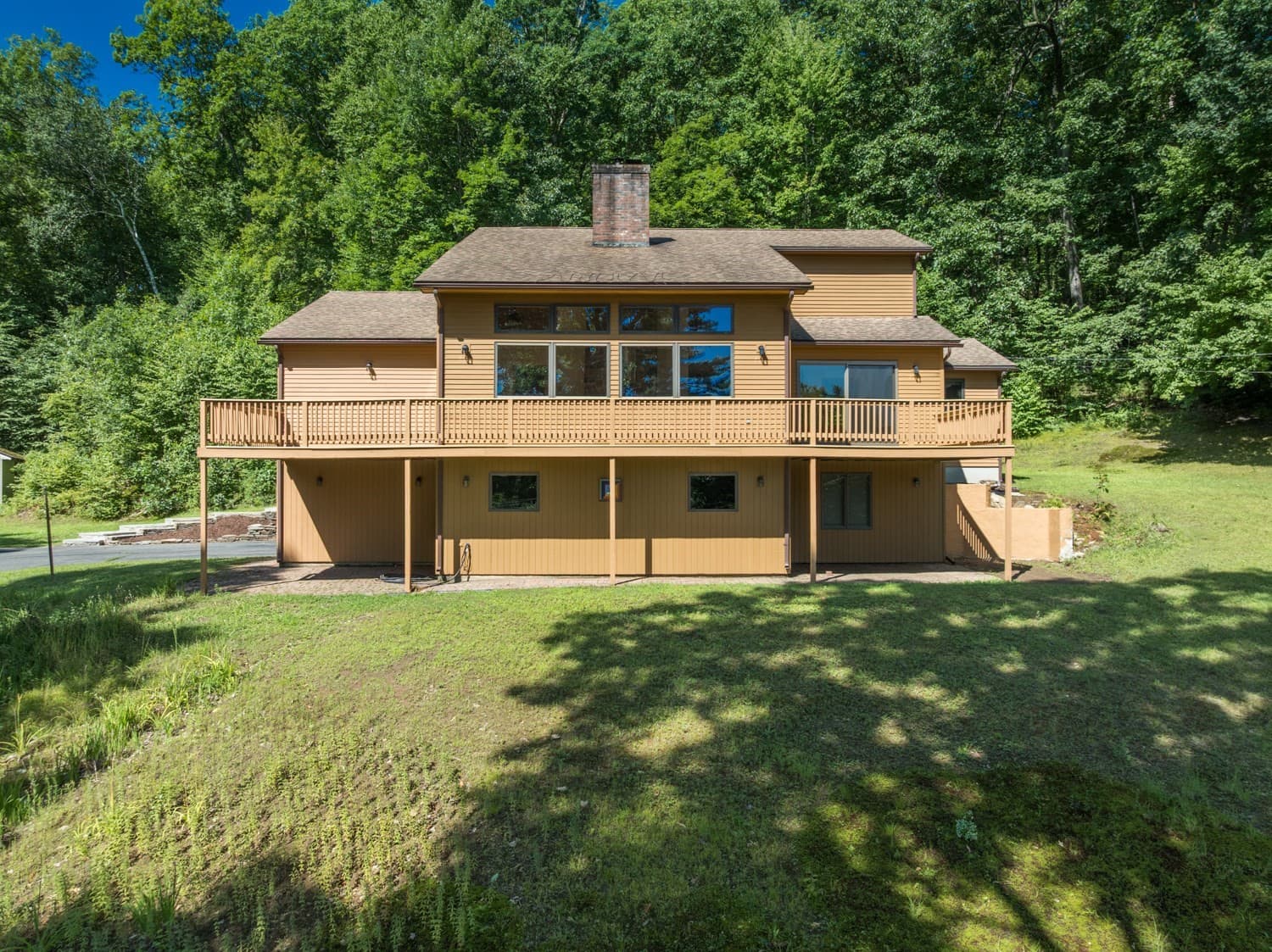 35 Old Stagecoach Dr, Monson MA 01057