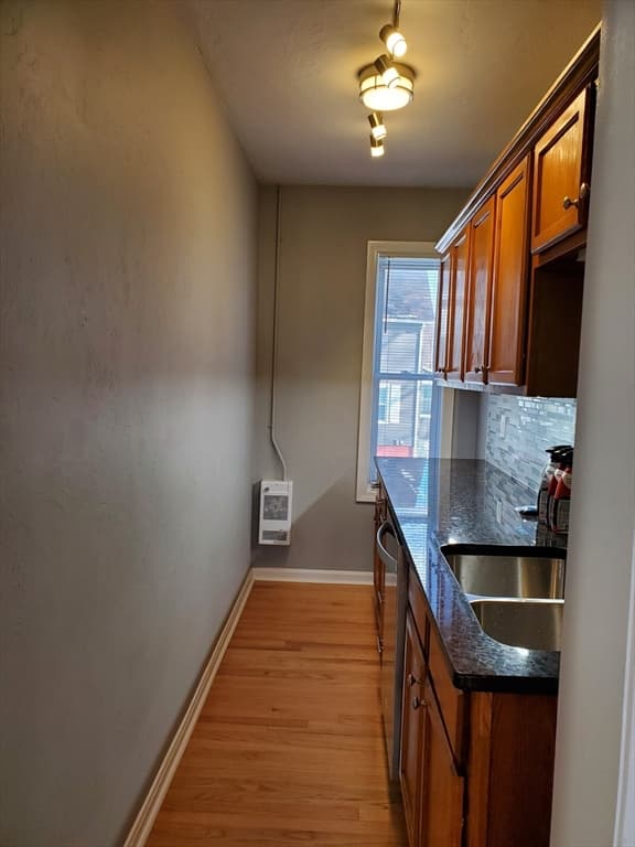 31 Esther St, Worcester MA 01604 photo 2