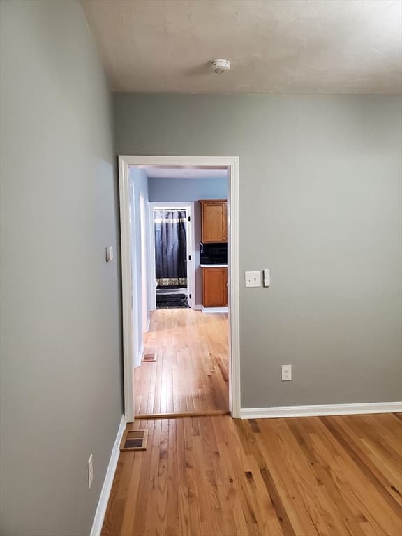 31 Esther St, Worcester MA 01604 photo 9