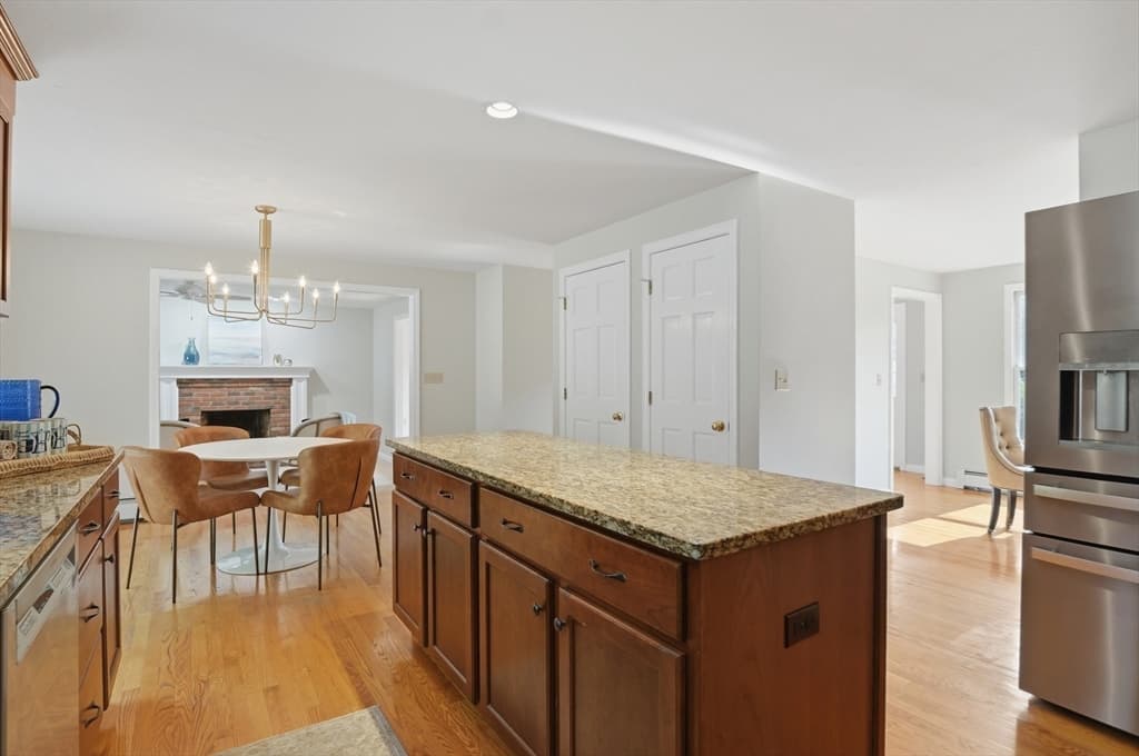 22 Wachusett Cir, Shrewsbury MA 01545 photo 6