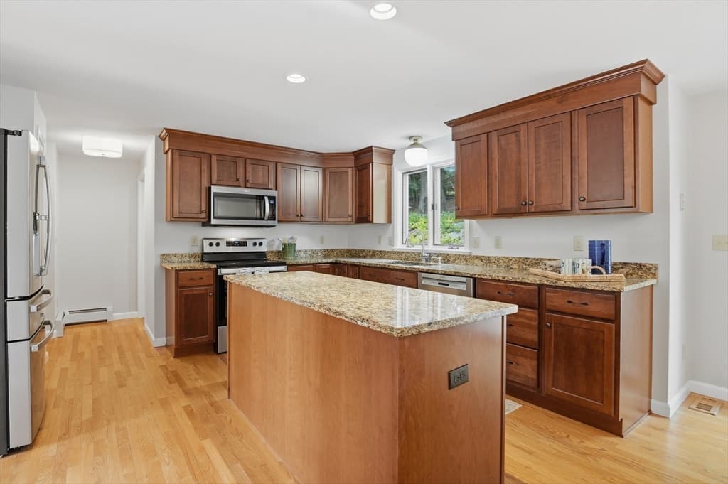 22 Wachusett Cir, Shrewsbury MA 01545 photo 5