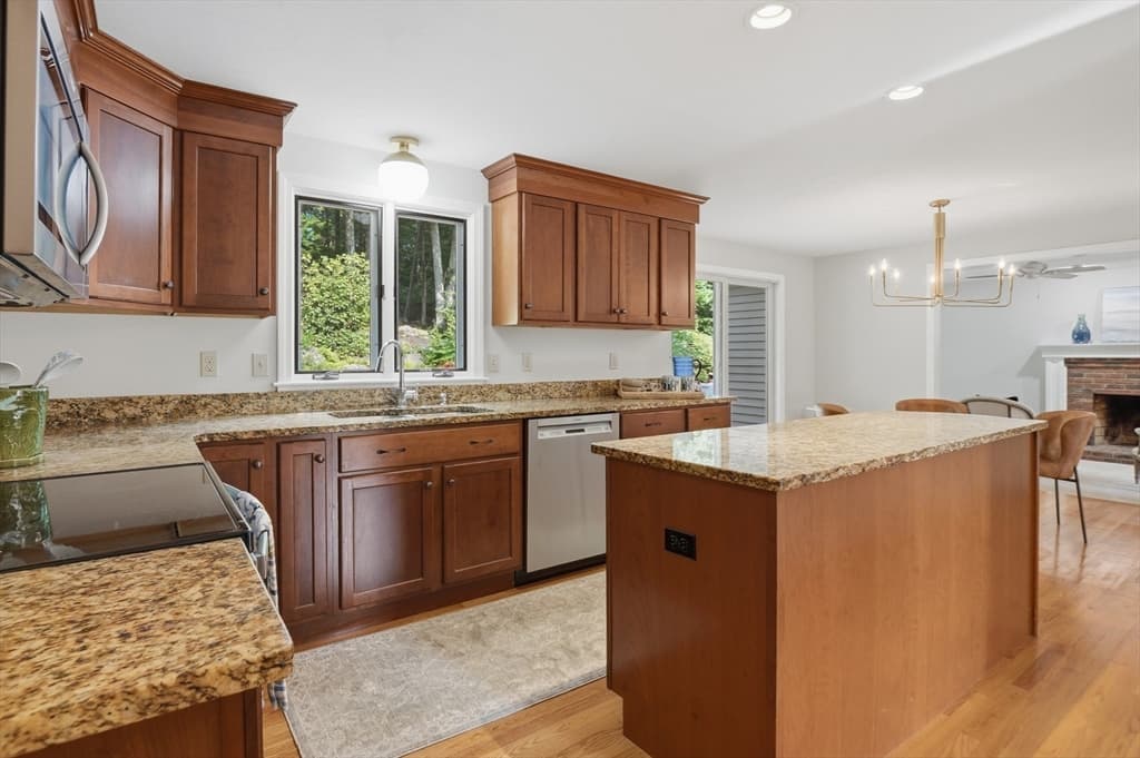 22 Wachusett Cir, Shrewsbury MA 01545 photo 9