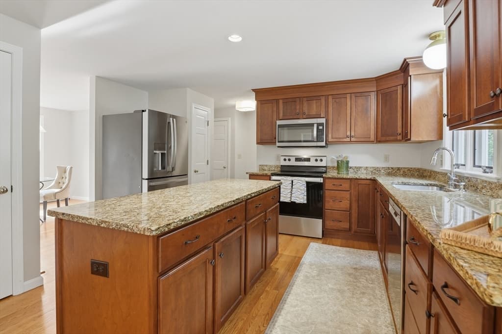 22 Wachusett Cir, Shrewsbury MA 01545 photo 8