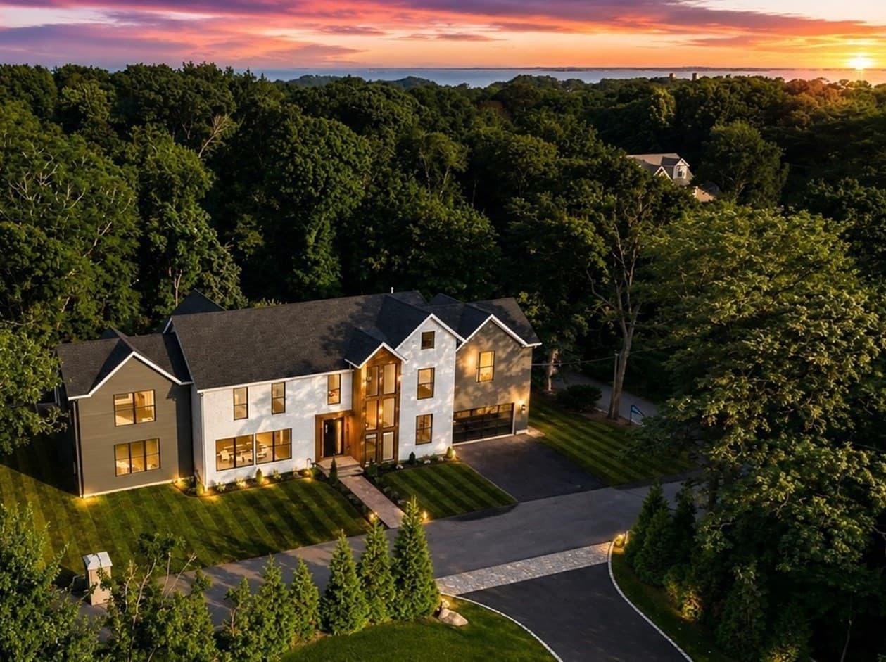 43 Pleasant St, Nahant MA 01908