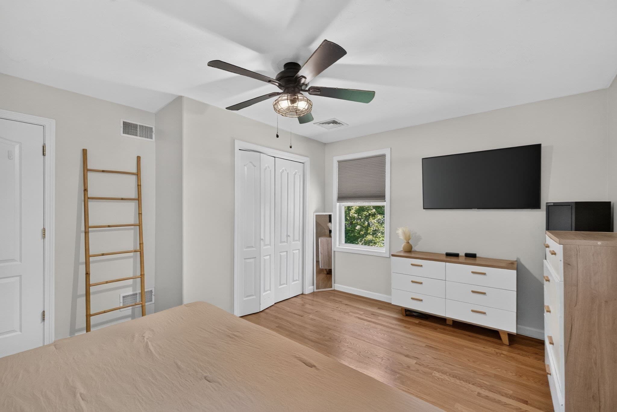 Single Family Residence at 9 Broadview Ave, Berkley MA 02779, Berkley, photo 23 of 40