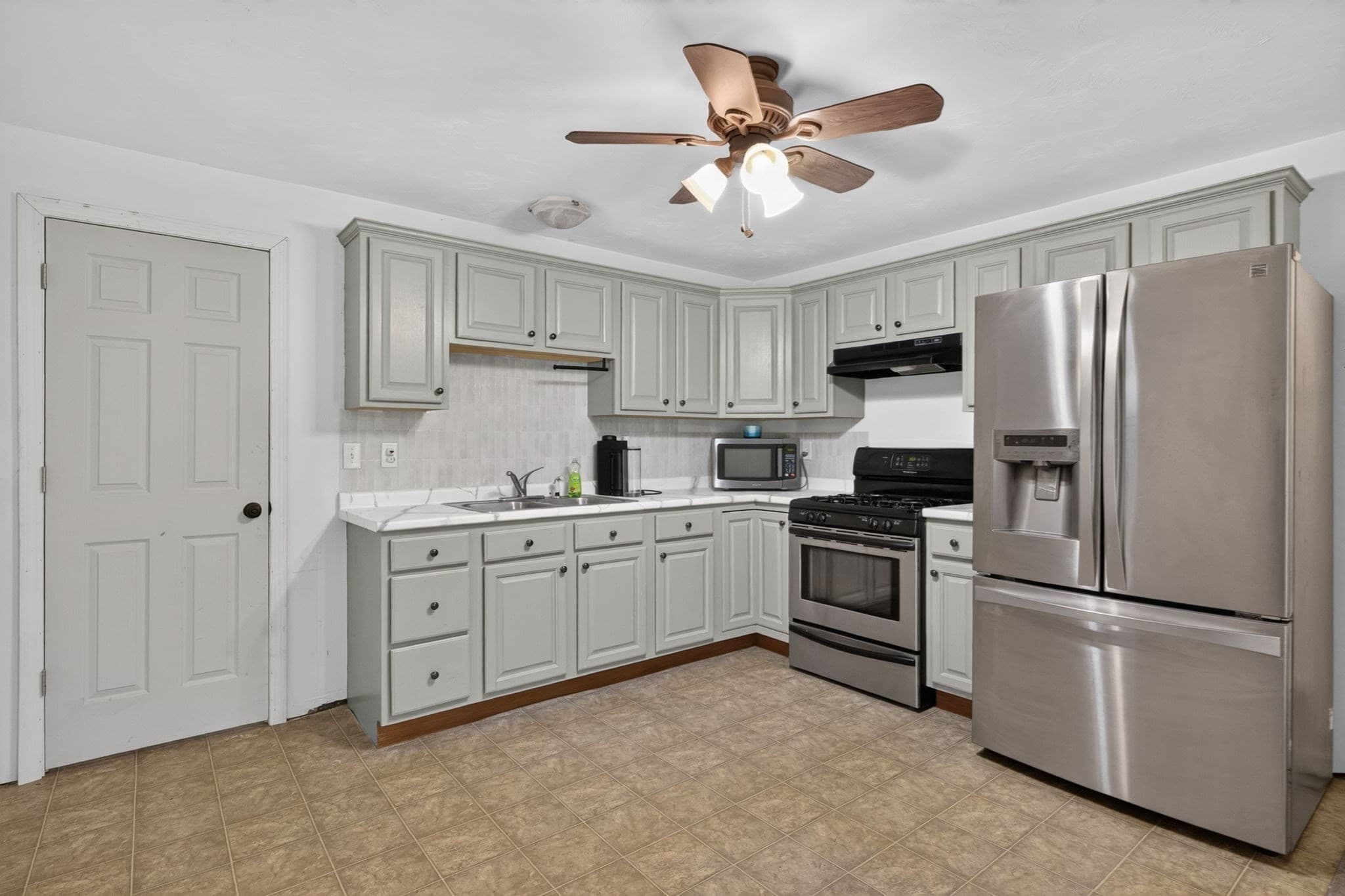Single Family Residence at 9 Broadview Ave, Berkley MA 02779, Berkley, photo 28 of 40