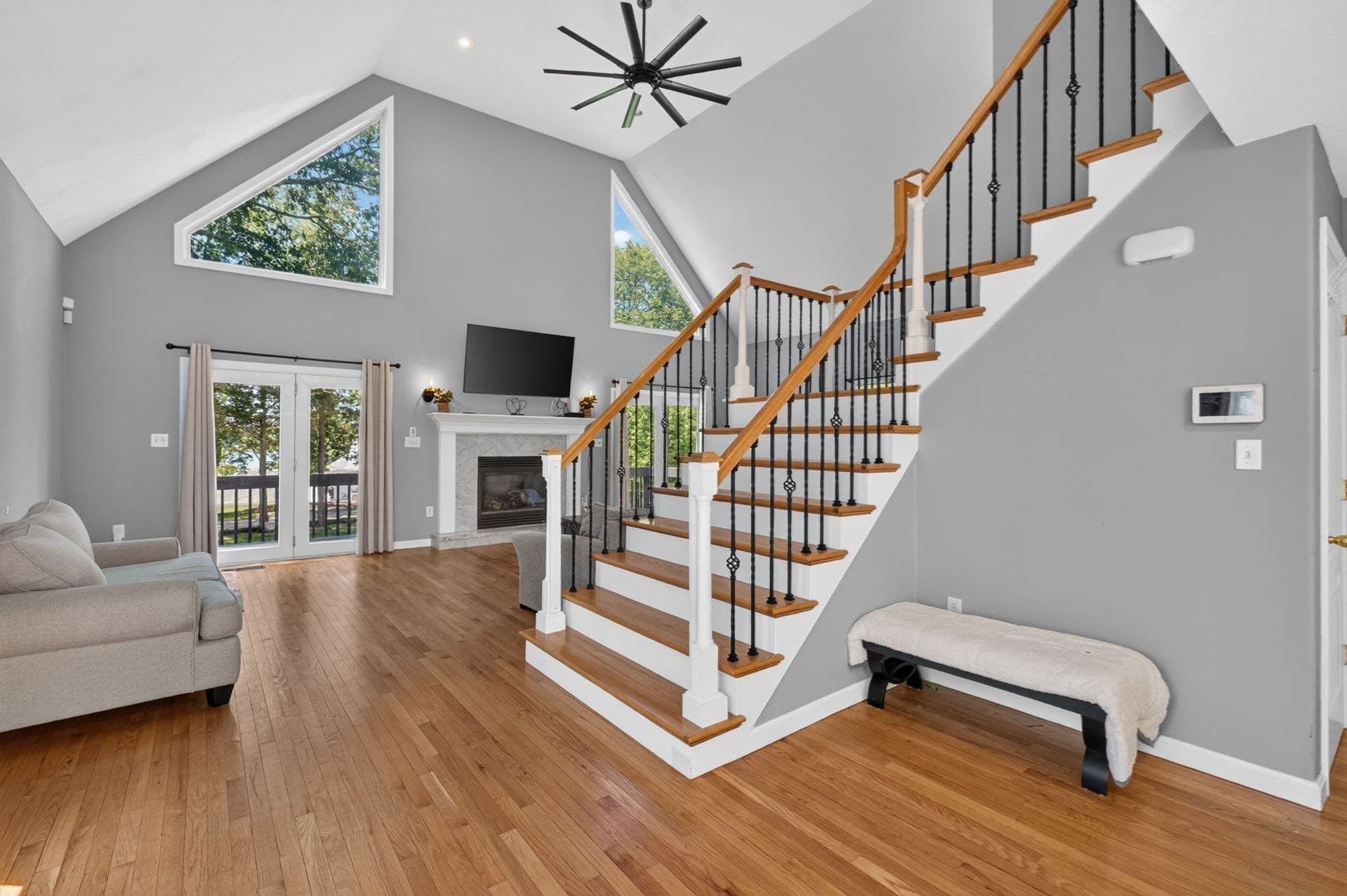 Single Family Residence at 9 Broadview Ave, Berkley MA 02779, Berkley, photo 9 of 40