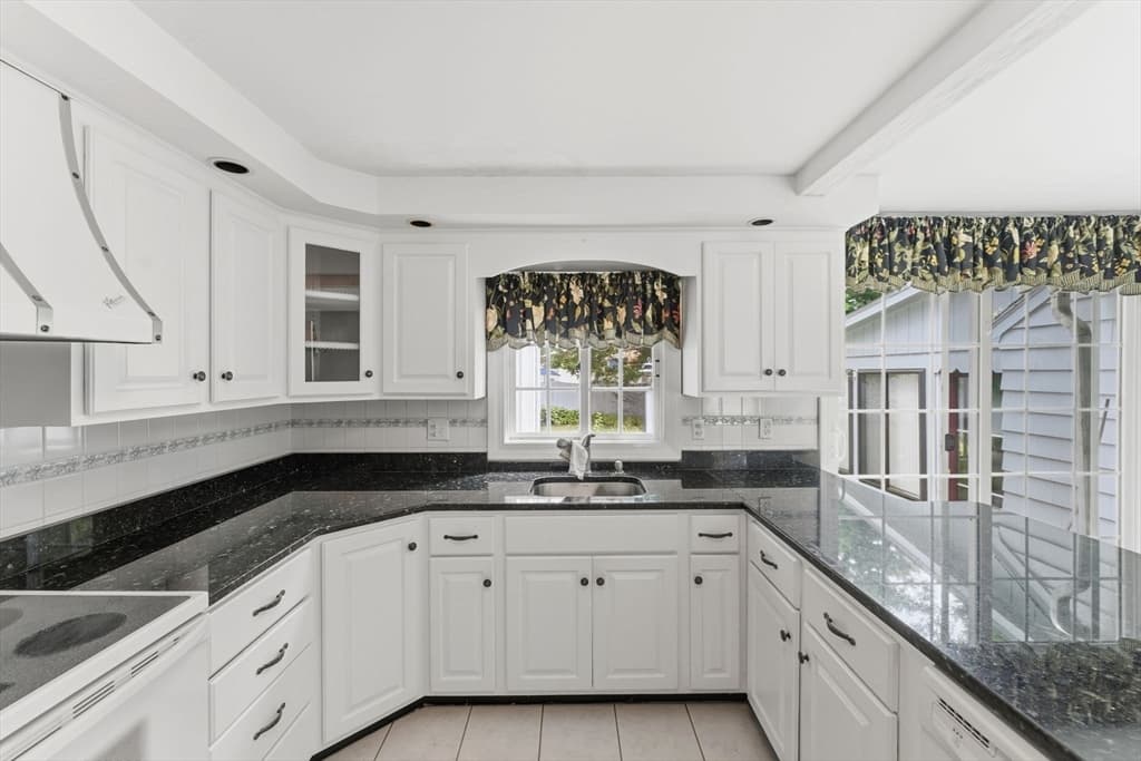 127 Anawan Rd, North Attleboro MA 02760 photo 5