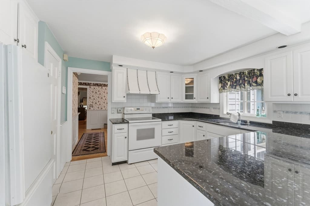 127 Anawan Rd, North Attleboro MA 02760 photo 4