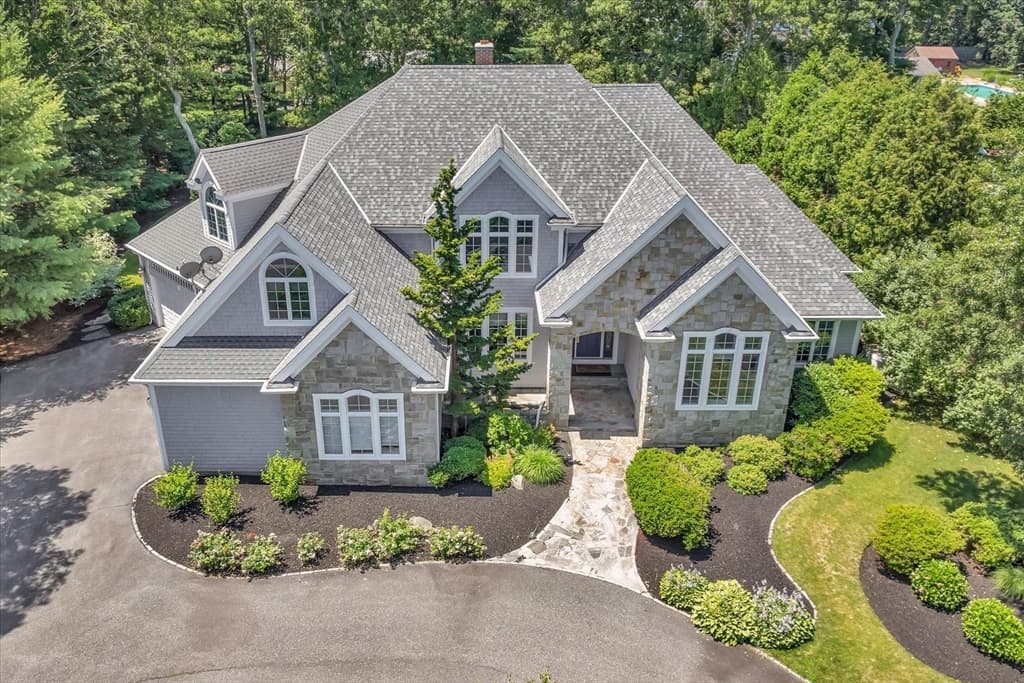 20 Eagle Dr, Mashpee MA 02649