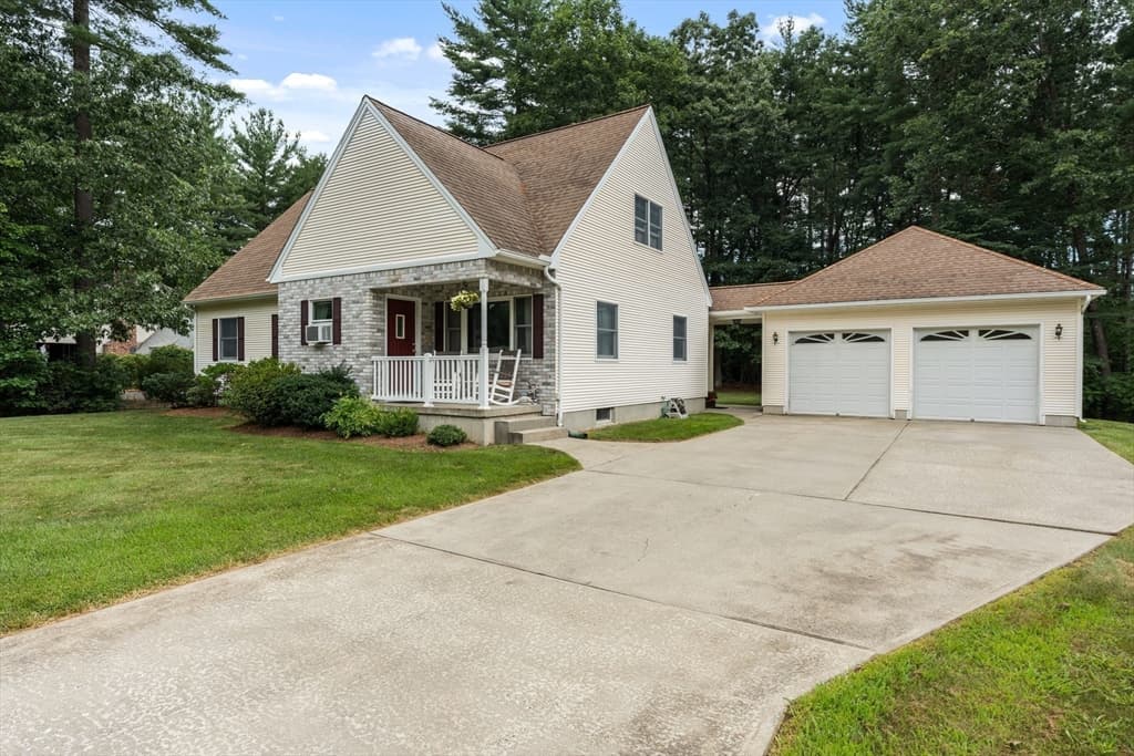 16 Pine Hill Rd, Easthampton MA 01027