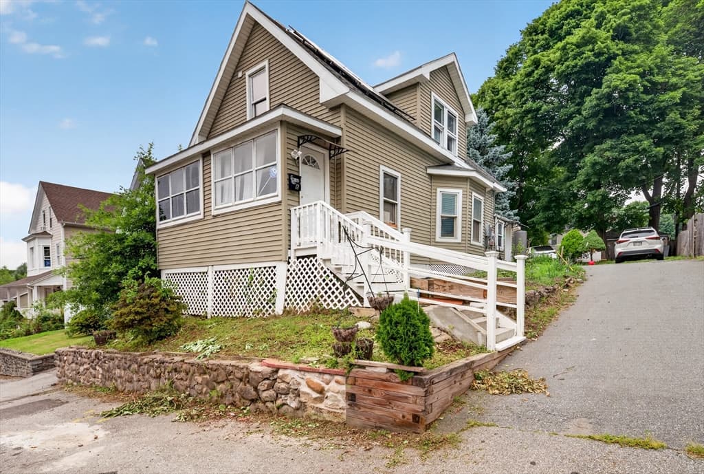 8 Gilman Street, Worcester MA 01605 photo 4