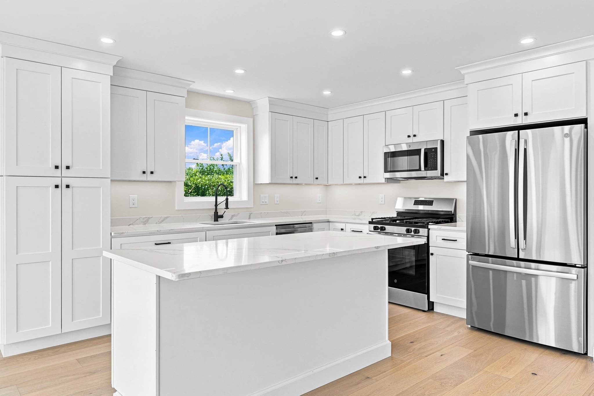 Single Family Residence at 891 N Eastern Ave, Fall River MA 02720, Fall River, photo 3 of 8