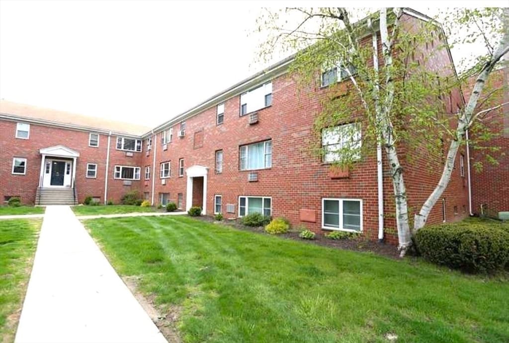 Condominium at 164 Regency Park Dr # 164, Agawam MA 01001, Agawam, photo 2 of 14