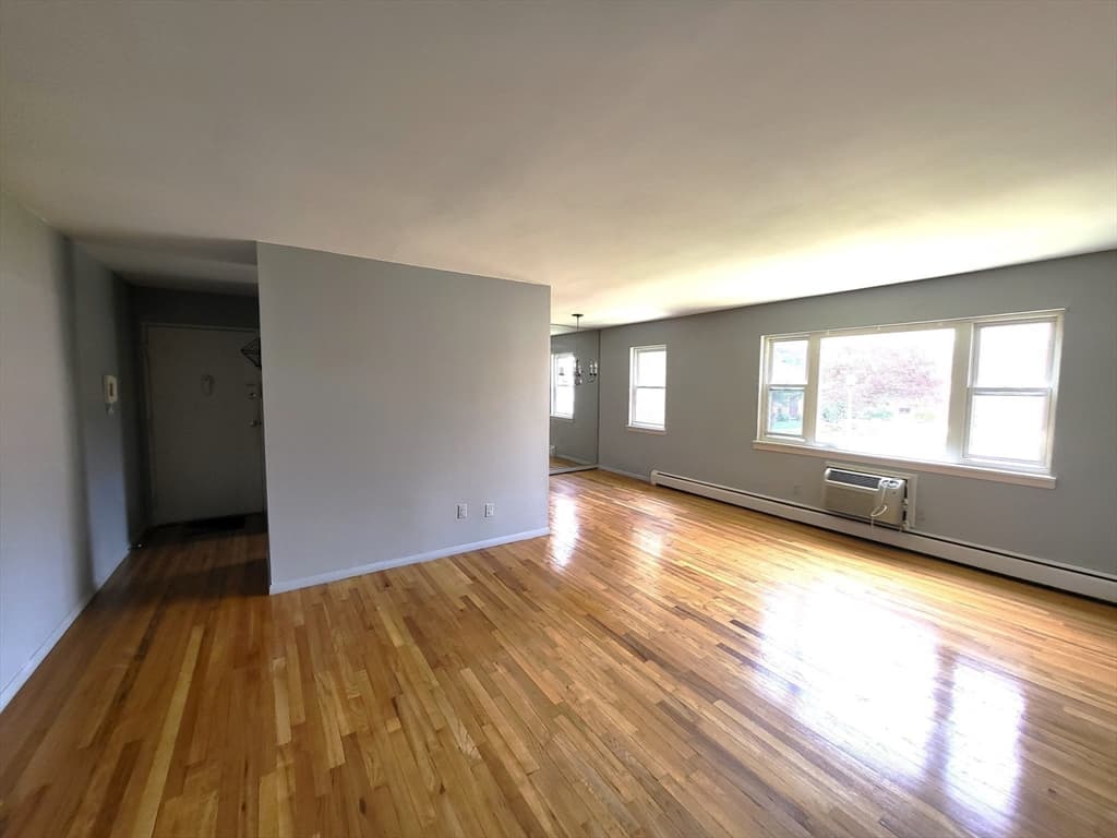 Condominium at 164 Regency Park Dr # 164, Agawam MA 01001, Agawam, photo 8 of 14
