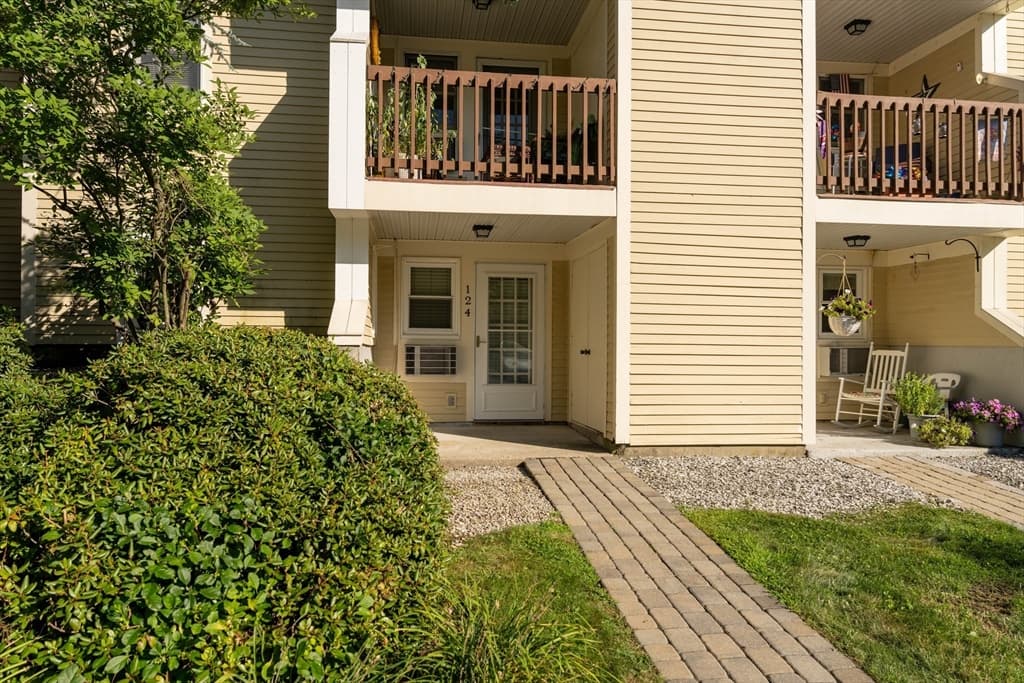 124 Heritage Dr # 124, Northbridge MA 01588 photo 2