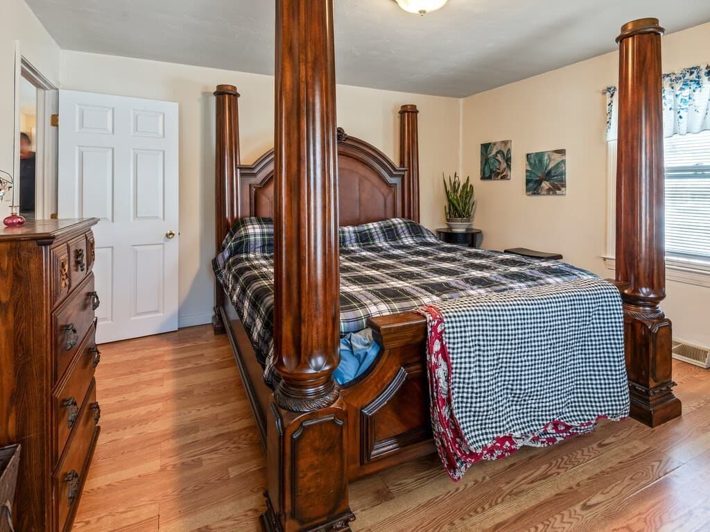 242 Pleasant Street, Leominster MA 01453 photo 23