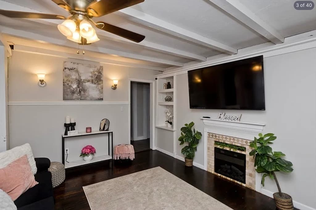 47 Taylor St, Holyoke MA 01040 photo 3