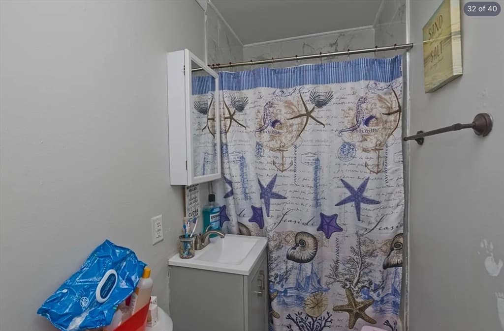 47 Taylor St, Holyoke MA 01040 photo 32