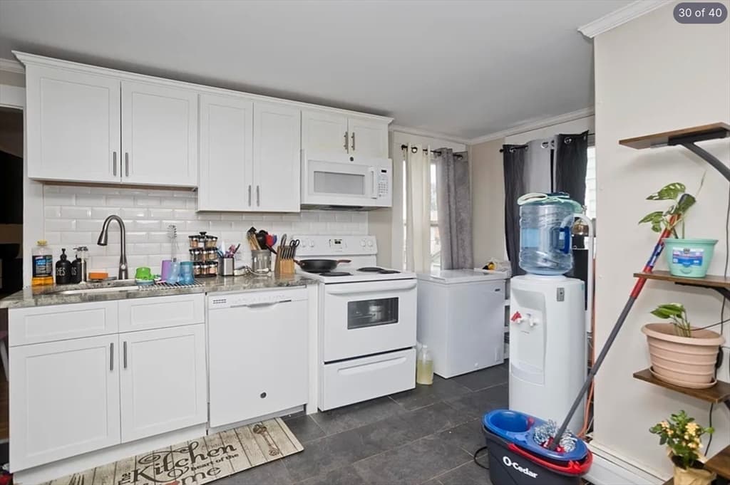 47 Taylor St, Holyoke MA 01040 photo 30