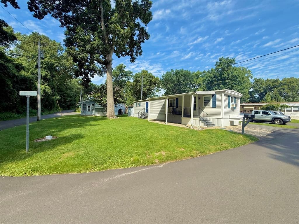 50 Puffin Dr, Chicopee MA 01020 photo 2