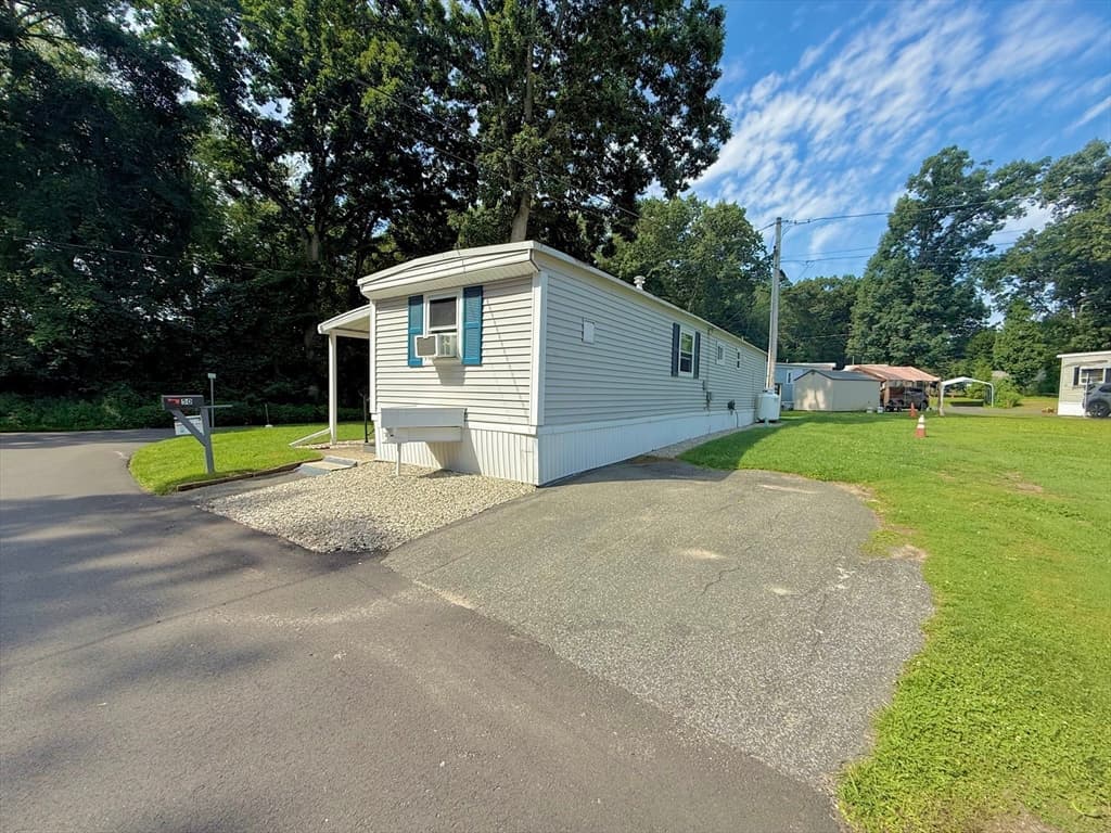 50 Puffin Dr, Chicopee MA 01020 photo 3