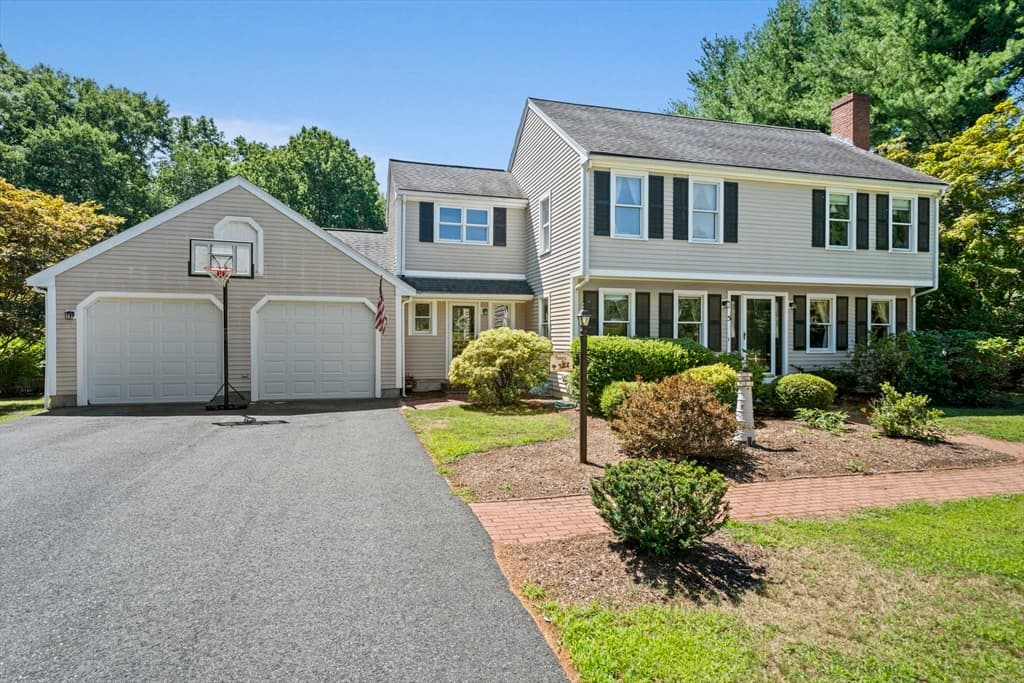 5 Auburndale Hts, Bridgewater MA 02324 photo 2