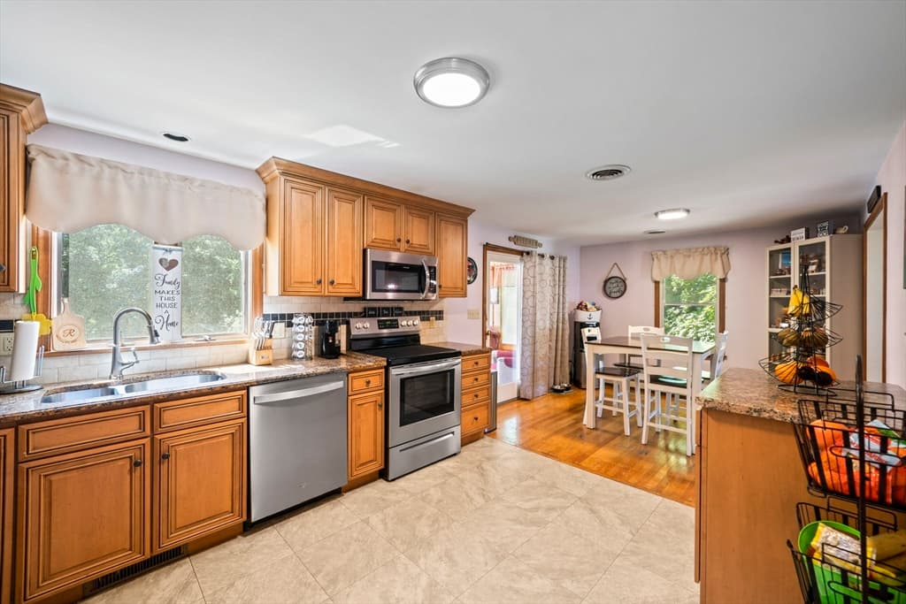 5 Auburndale Hts, Bridgewater MA 02324 photo 6
