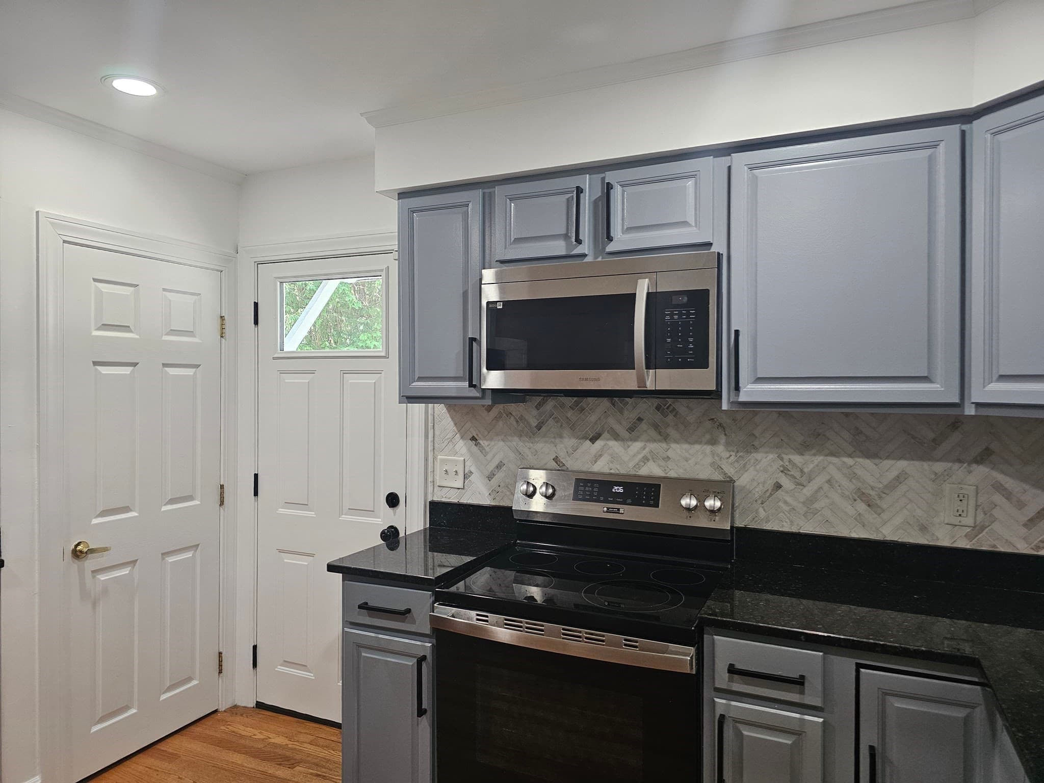 Single Family Residence at 85 Lexington Ave, Lowell MA 01854, photo 6 of 33