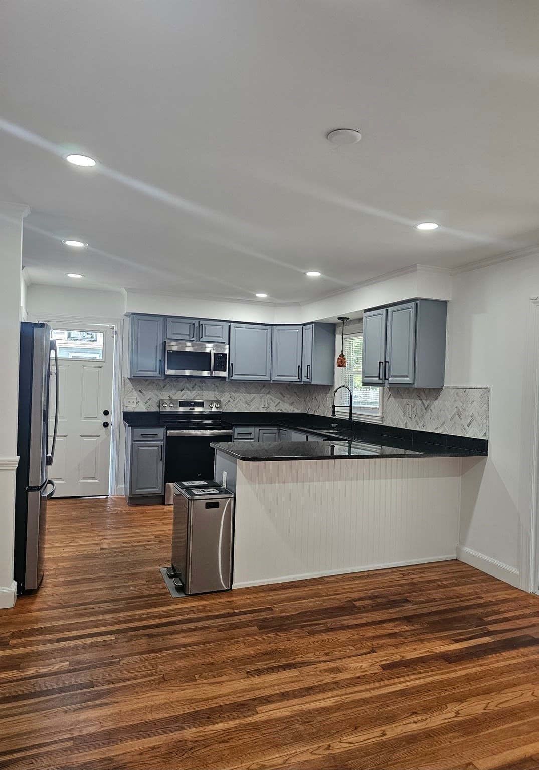 Single Family Residence at 85 Lexington Ave, Lowell MA 01854, photo 9 of 33
