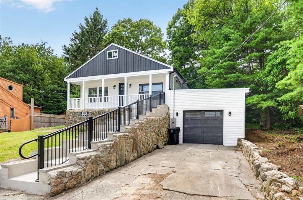 69 Wolcott Ave, Dartmouth MA 02747 photo 2