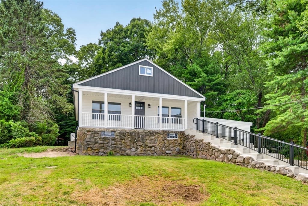 69 Wolcott Ave, Dartmouth MA 02747