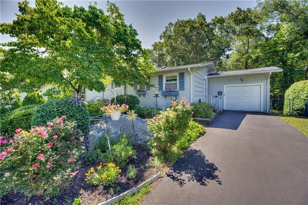 Single Family Residence at 16 Superior St, Warwick RI 02886, Warwick, photo 2 of 35